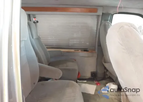 2003 GMC Savana Cutaway Standard/Standard W/C7L/C7N из США, поврежденный, VIN 1GDFG15T831116331